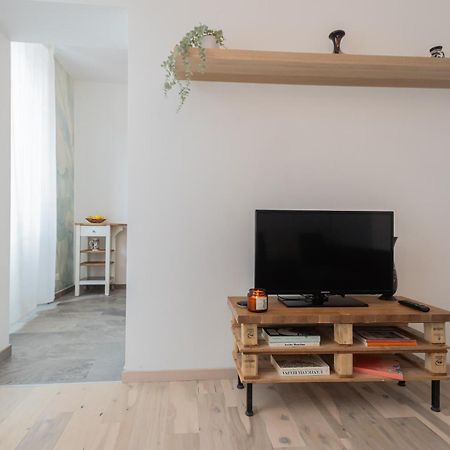 Old Court Hideaway By Rent All Комо Экстерьер фото