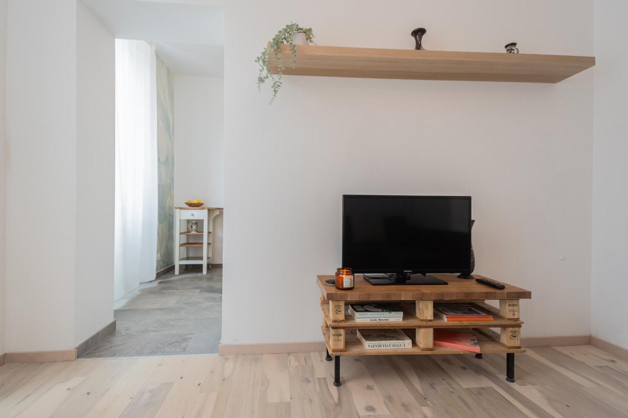 Old Court Hideaway By Rent All Комо Экстерьер фото
