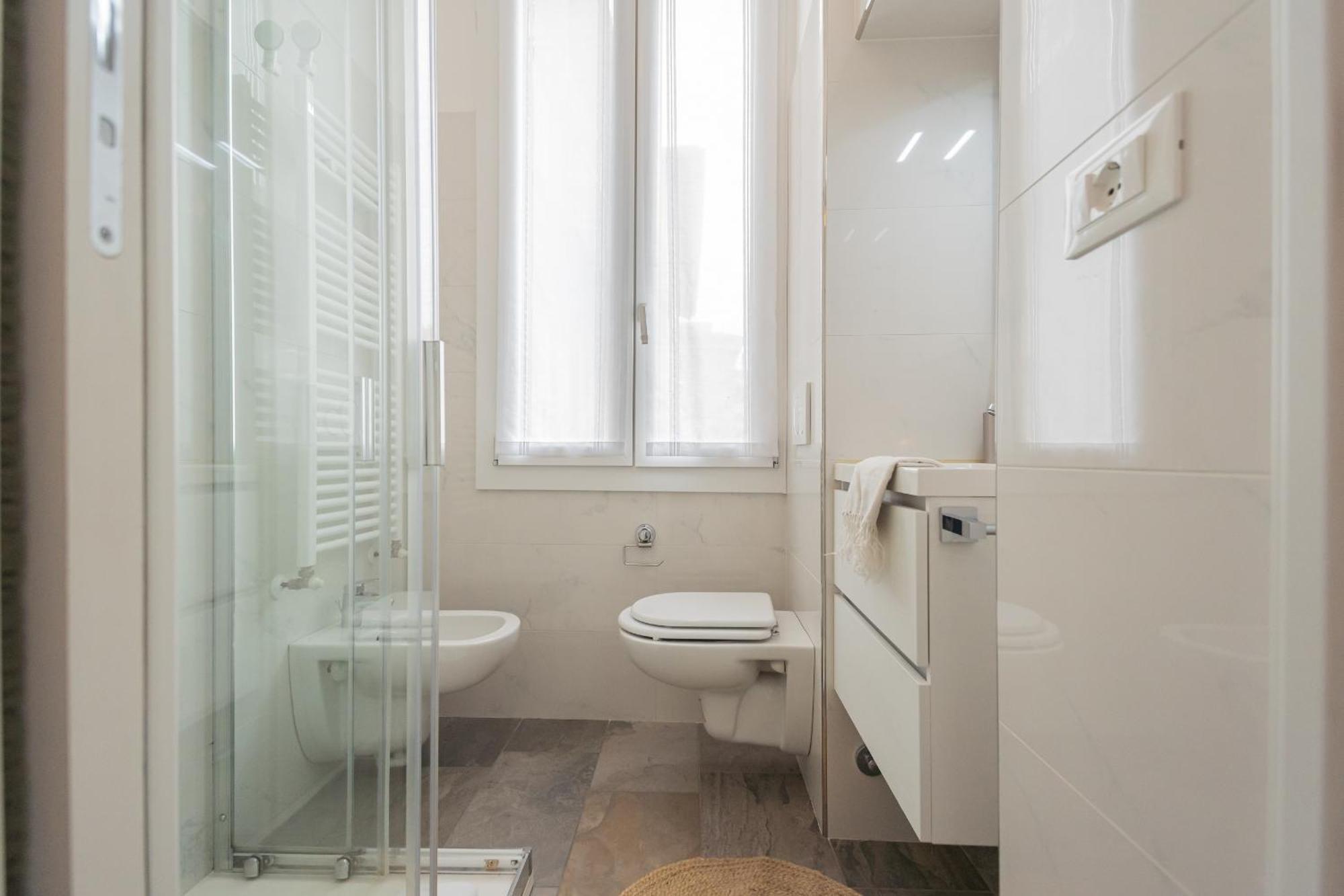 Old Court Hideaway By Rent All Комо Экстерьер фото