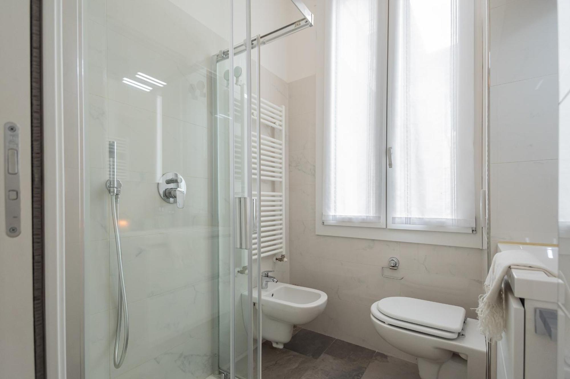 Old Court Hideaway By Rent All Комо Экстерьер фото