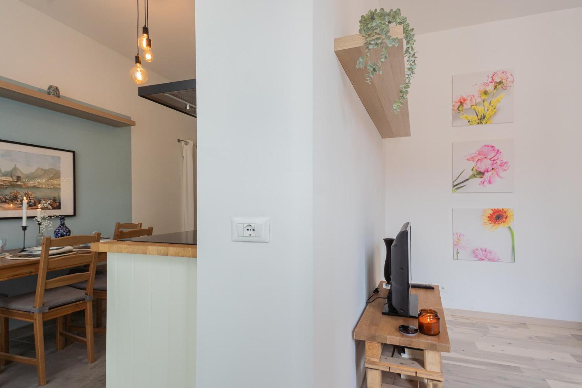 Old Court Hideaway By Rent All Комо Экстерьер фото