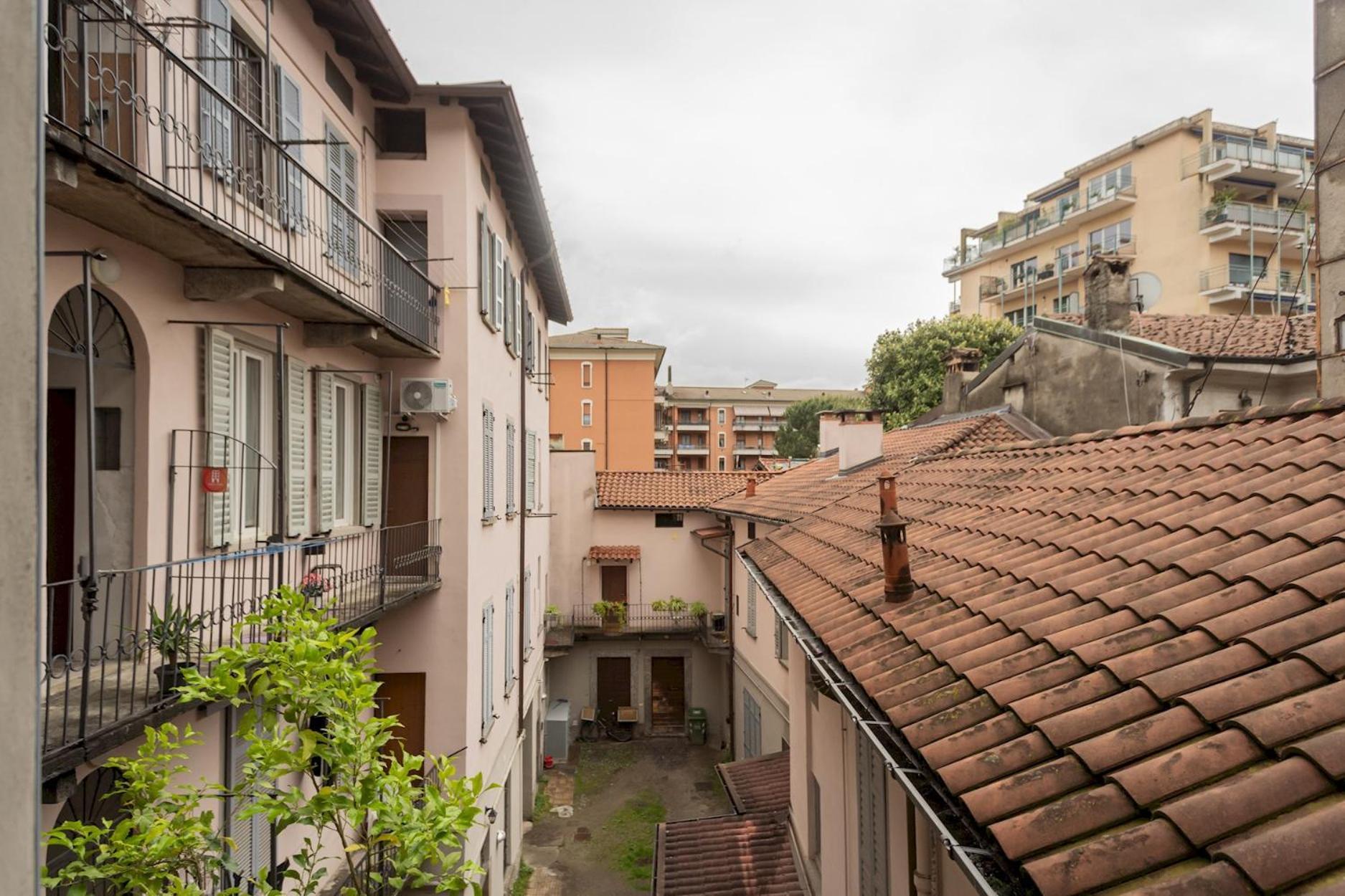 Old Court Hideaway By Rent All Комо Экстерьер фото